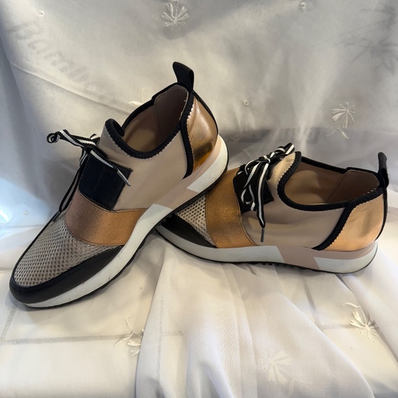 Steve Madden Rose Gold Metallic Sneakers | Modern Luxe Street Style | Size 8 - Picture 1 of 5
